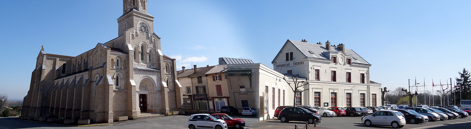 Eglise et gare de Romaneche-Thorins